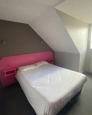 Отель La Tour Des 2*