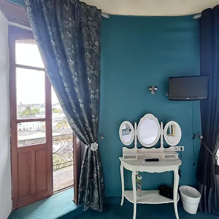 Отель La Tour Des