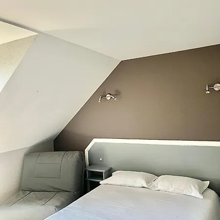 英塔酒店 2* 马耶讷