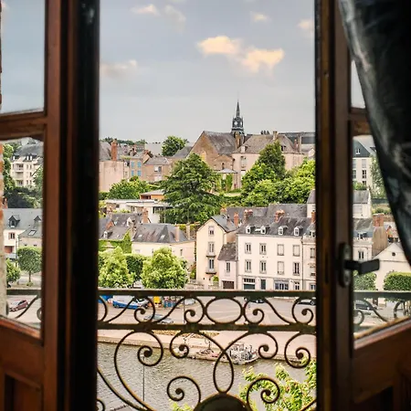 Отель La Tour Des 2*