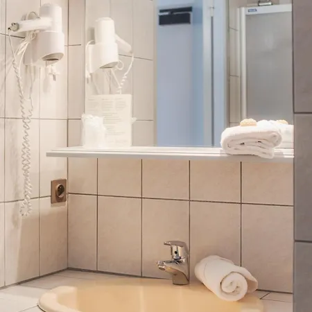 英塔酒店 马耶讷