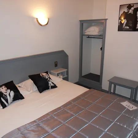 英塔酒店 2* 马耶讷