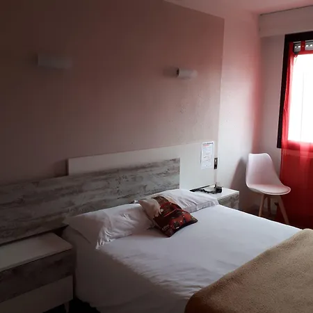 La Tour Des Отель Майенн