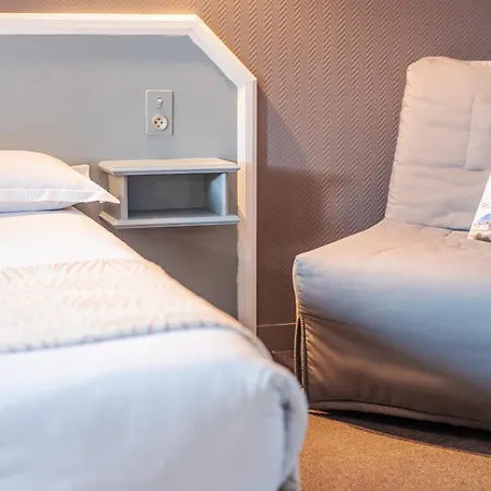 Hotel La Tour Des Mayenne