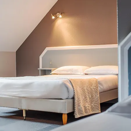 La Tour Des Hotel Mayenne