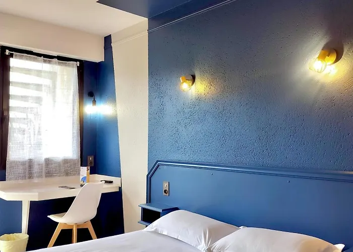 Hotel La Tour Des Mayenne