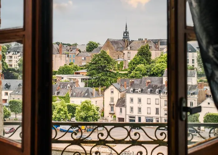 호텔 La Tour Des 2*