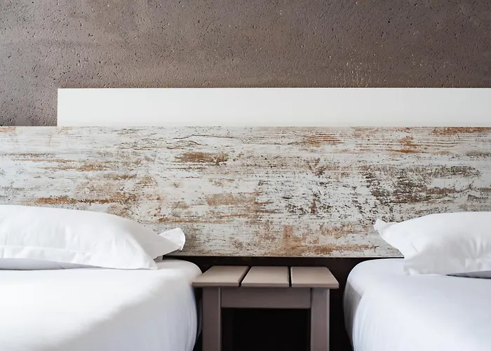 호텔 La Tour Des 2*