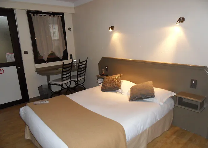 La Tour Des Hotel Mayenne